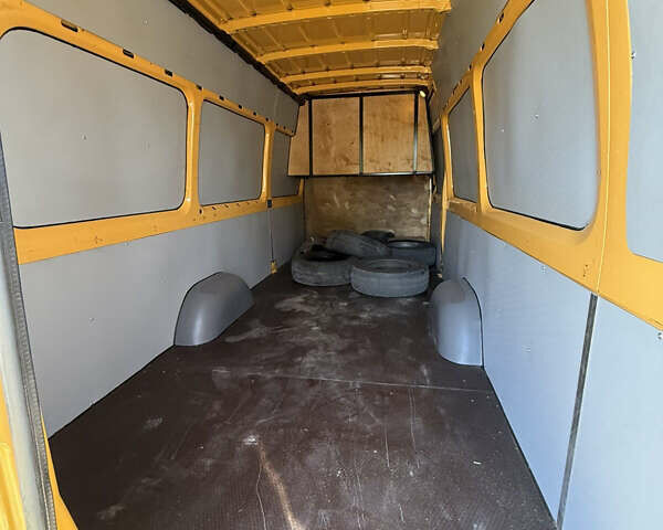 Желтый Мерседес Sprinter, объемом двигателя 2.99 л и пробегом 322 тыс. км за 40500 $, фото 13 на Automoto.ua