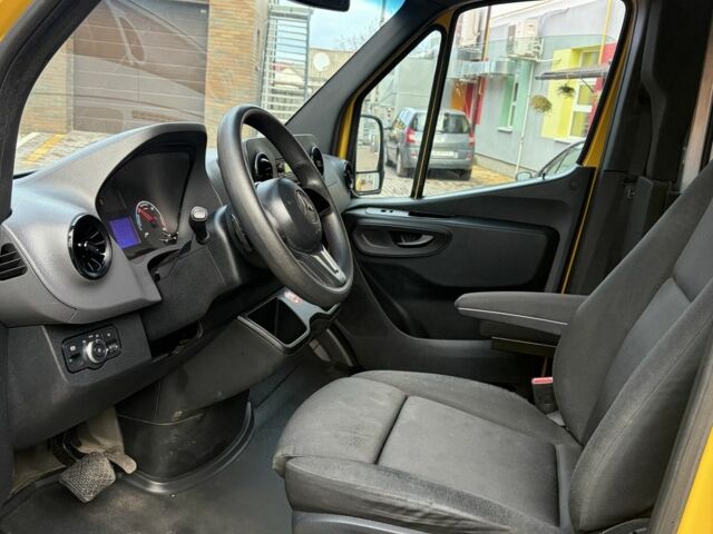 Жовтий Мерседес Sprinter, об'ємом двигуна 0 л та пробігом 63 тис. км за 18999 $, фото 4 на Automoto.ua