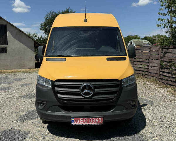 Желтый Мерседес Sprinter, объемом двигателя 2.99 л и пробегом 322 тыс. км за 40500 $, фото 1 на Automoto.ua