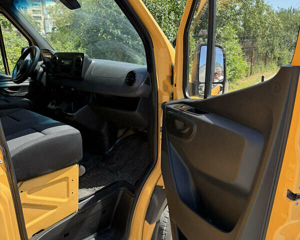 Желтый Мерседес Sprinter, объемом двигателя 2.99 л и пробегом 322 тыс. км за 40500 $, фото 7 на Automoto.ua