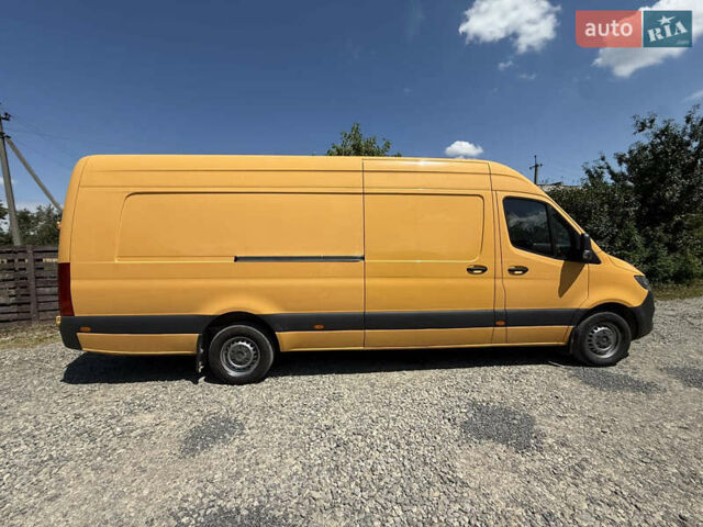 Желтый Мерседес Sprinter, объемом двигателя 2.99 л и пробегом 322 тыс. км за 40500 $, фото 3 на Automoto.ua