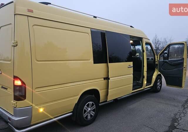 Желтый Мерседес Sprinter, объемом двигателя 2.69 л и пробегом 110 тыс. км за 11000 $, фото 4 на Automoto.ua