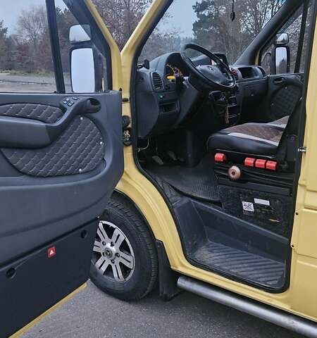 Желтый Мерседес Sprinter, объемом двигателя 2.69 л и пробегом 110 тыс. км за 11000 $, фото 9 на Automoto.ua