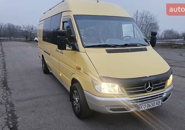Желтый Мерседес Sprinter, объемом двигателя 2.69 л и пробегом 110 тыс. км за 11000 $, фото 8 на Automoto.ua