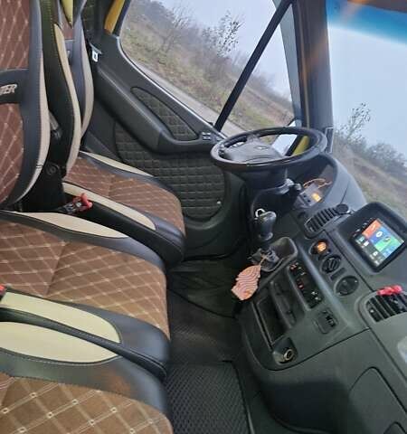 Желтый Мерседес Sprinter, объемом двигателя 2.69 л и пробегом 110 тыс. км за 11000 $, фото 15 на Automoto.ua