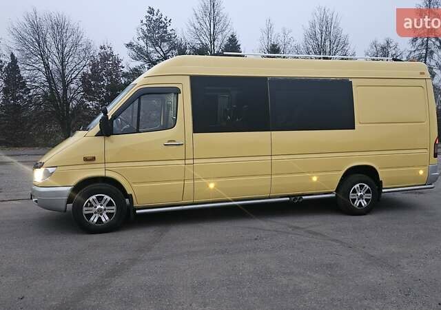 Желтый Мерседес Sprinter, объемом двигателя 2.69 л и пробегом 110 тыс. км за 11000 $, фото 1 на Automoto.ua