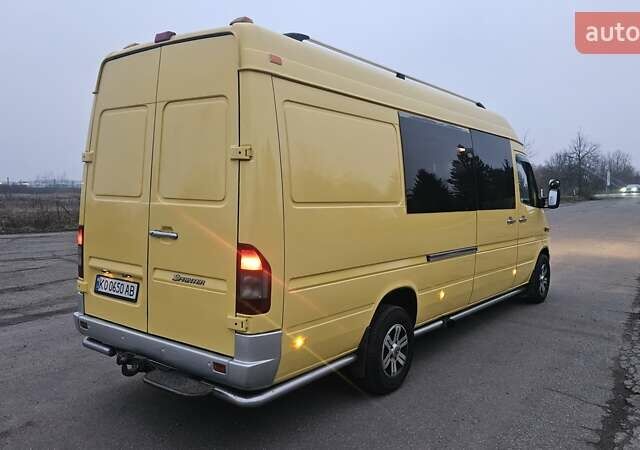 Желтый Мерседес Sprinter, объемом двигателя 2.69 л и пробегом 110 тыс. км за 11000 $, фото 2 на Automoto.ua
