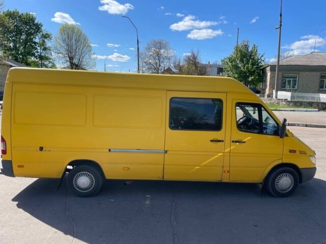 Желтый Мерседес Sprinter, объемом двигателя 2.7 л и пробегом 900 тыс. км за 11166 $, фото 4 на Automoto.ua