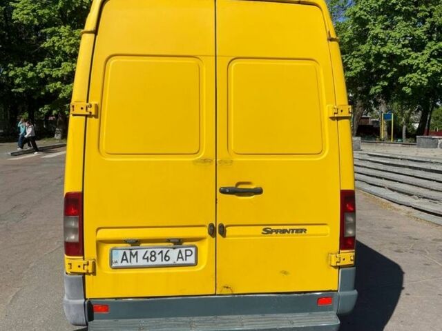 Желтый Мерседес Sprinter, объемом двигателя 2.7 л и пробегом 900 тыс. км за 11768 $, фото 3 на Automoto.ua