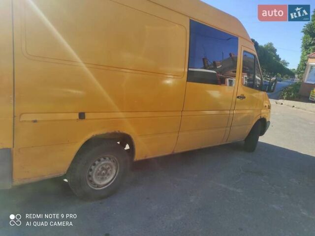 Жовтий Мерседес Sprinter, об'ємом двигуна 2.15 л та пробігом 580 тис. км за 5800 $, фото 1 на Automoto.ua