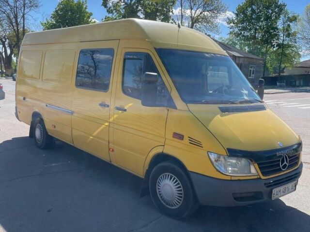 Желтый Мерседес Sprinter, объемом двигателя 2.7 л и пробегом 900 тыс. км за 11166 $, фото 1 на Automoto.ua