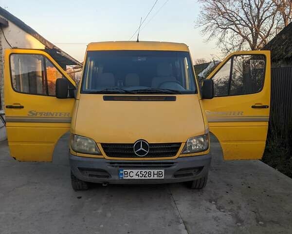 Жовтий Мерседес Sprinter, об'ємом двигуна 2.15 л та пробігом 560 тис. км за 5400 $, фото 2 на Automoto.ua