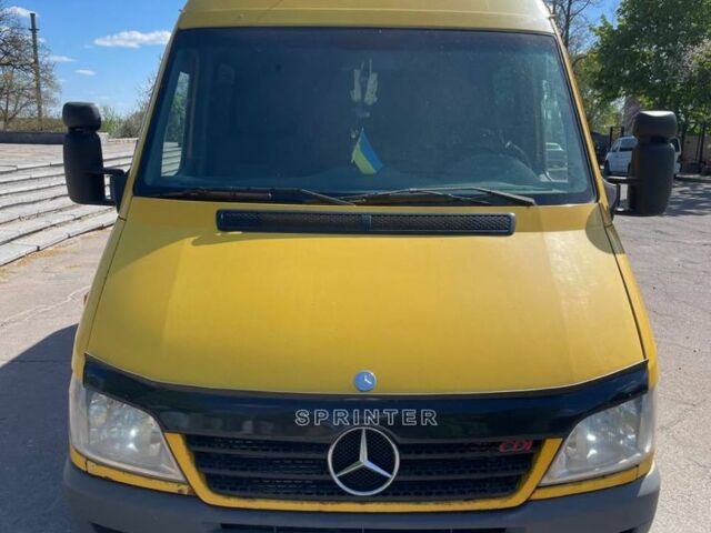 Желтый Мерседес Sprinter, объемом двигателя 2.7 л и пробегом 900 тыс. км за 11768 $, фото 2 на Automoto.ua