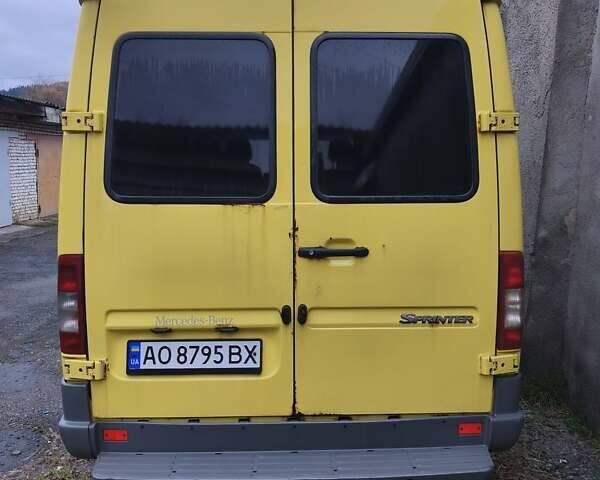 Жовтий Мерседес Sprinter, об'ємом двигуна 2.15 л та пробігом 379 тис. км за 6000 $, фото 1 на Automoto.ua