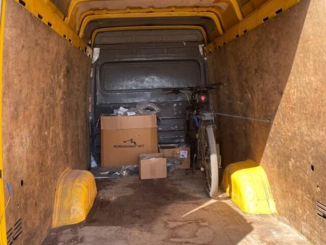 Желтый Мерседес Sprinter, объемом двигателя 2.7 л и пробегом 900 тыс. км за 11166 $, фото 5 на Automoto.ua
