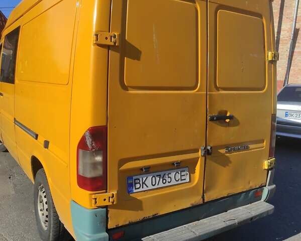 Жовтий Мерседес Sprinter, об'ємом двигуна 2.15 л та пробігом 580 тис. км за 5800 $, фото 4 на Automoto.ua