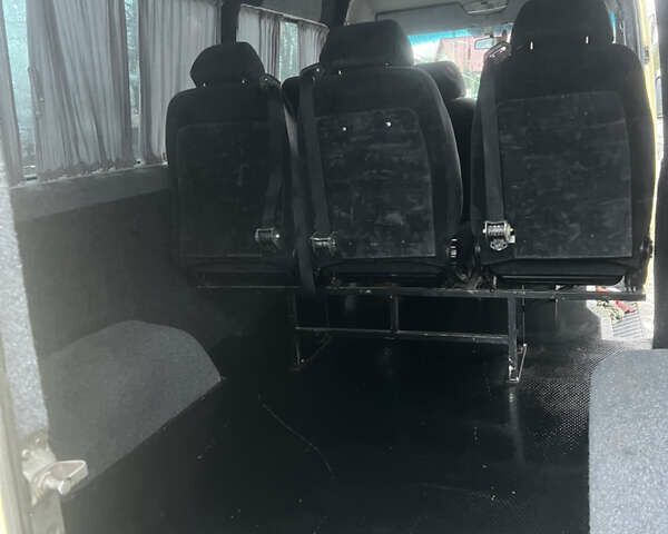 Желтый Мерседес Sprinter, объемом двигателя 2.69 л и пробегом 300 тыс. км за 8000 $, фото 5 на Automoto.ua