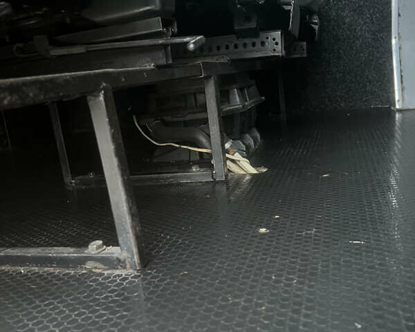 Желтый Мерседес Sprinter, объемом двигателя 2.69 л и пробегом 300 тыс. км за 8000 $, фото 4 на Automoto.ua