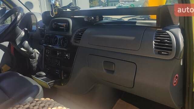 Желтый Мерседес Sprinter, объемом двигателя 2.7 л и пробегом 329 тыс. км за 18000 $, фото 50 на Automoto.ua