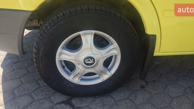 Желтый Мерседес Sprinter, объемом двигателя 2.7 л и пробегом 329 тыс. км за 18000 $, фото 11 на Automoto.ua