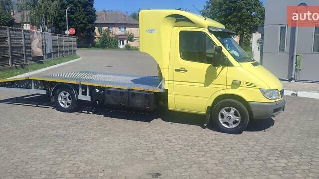 Желтый Мерседес Sprinter, объемом двигателя 2.7 л и пробегом 329 тыс. км за 19000 $, фото 4 на Automoto.ua