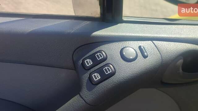Желтый Мерседес Sprinter, объемом двигателя 2.7 л и пробегом 329 тыс. км за 19000 $, фото 17 на Automoto.ua