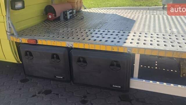 Желтый Мерседес Sprinter, объемом двигателя 2.7 л и пробегом 329 тыс. км за 18000 $, фото 9 на Automoto.ua