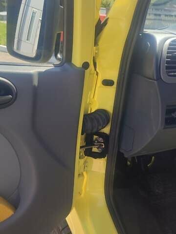 Желтый Мерседес Sprinter, объемом двигателя 2.7 л и пробегом 329 тыс. км за 18000 $, фото 35 на Automoto.ua