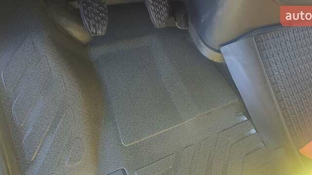Желтый Мерседес Sprinter, объемом двигателя 2.7 л и пробегом 329 тыс. км за 18000 $, фото 19 на Automoto.ua
