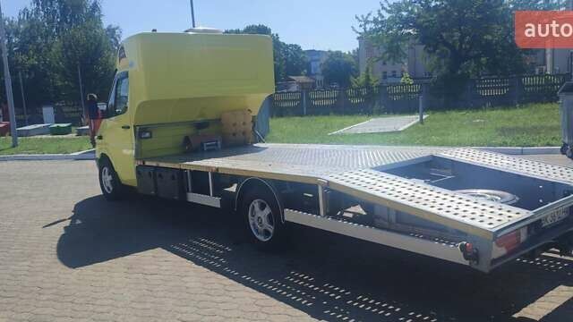 Желтый Мерседес Sprinter, объемом двигателя 2.7 л и пробегом 329 тыс. км за 19000 $, фото 5 на Automoto.ua