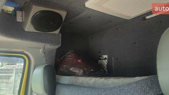 Желтый Мерседес Sprinter, объемом двигателя 2.7 л и пробегом 329 тыс. км за 19000 $, фото 29 на Automoto.ua
