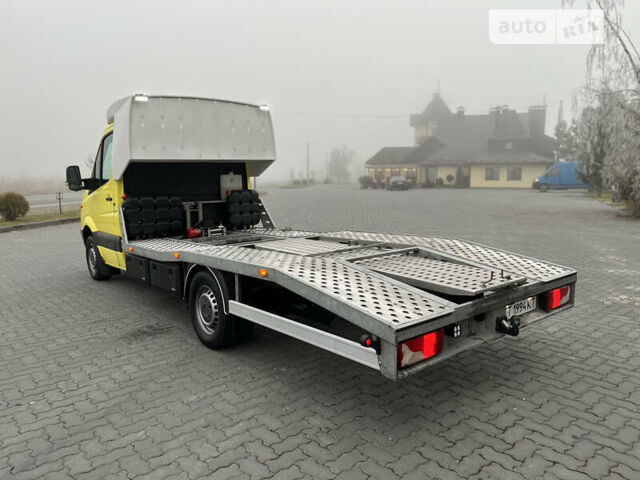 Желтый Мерседес Sprinter, объемом двигателя 2.99 л и пробегом 389 тыс. км за 28700 $, фото 12 на Automoto.ua