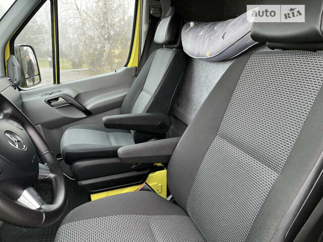 Желтый Мерседес Sprinter, объемом двигателя 2.99 л и пробегом 389 тыс. км за 28700 $, фото 23 на Automoto.ua