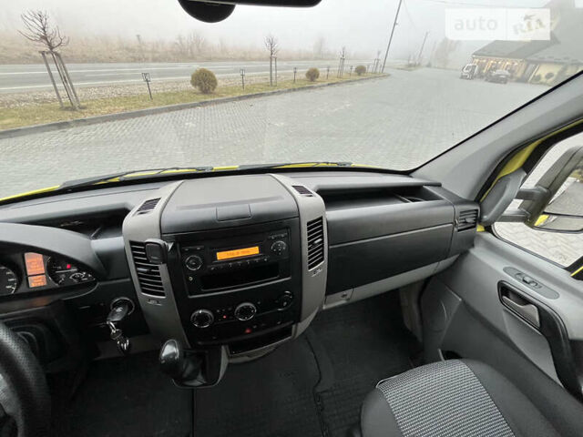 Желтый Мерседес Sprinter, объемом двигателя 2.99 л и пробегом 389 тыс. км за 28700 $, фото 44 на Automoto.ua