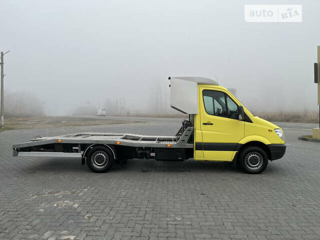 Желтый Мерседес Sprinter, объемом двигателя 2.99 л и пробегом 389 тыс. км за 28700 $, фото 8 на Automoto.ua