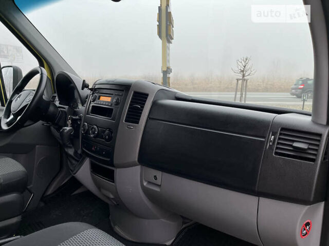 Желтый Мерседес Sprinter, объемом двигателя 2.99 л и пробегом 389 тыс. км за 28700 $, фото 33 на Automoto.ua