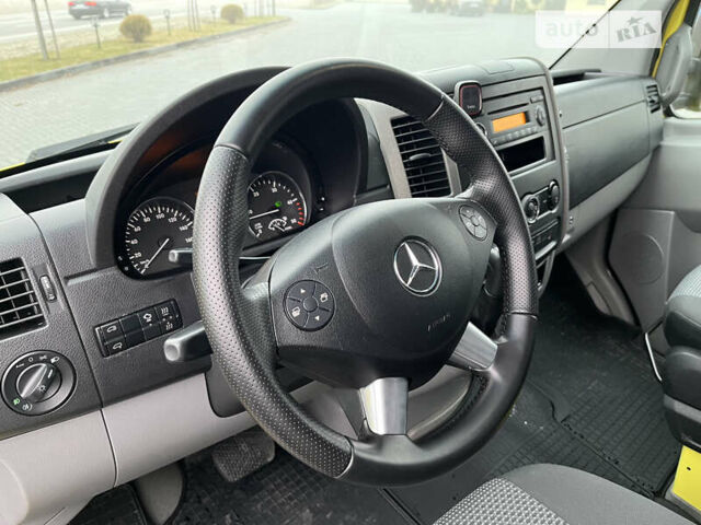 Желтый Мерседес Sprinter, объемом двигателя 2.99 л и пробегом 389 тыс. км за 28700 $, фото 25 на Automoto.ua