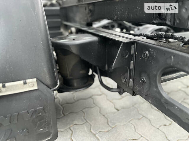 Желтый Мерседес Sprinter, объемом двигателя 2.99 л и пробегом 389 тыс. км за 28700 $, фото 16 на Automoto.ua