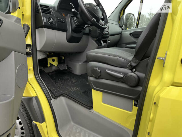Желтый Мерседес Sprinter, объемом двигателя 2.99 л и пробегом 389 тыс. км за 28700 $, фото 36 на Automoto.ua