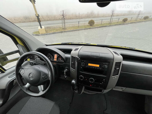 Желтый Мерседес Sprinter, объемом двигателя 2.99 л и пробегом 389 тыс. км за 28700 $, фото 43 на Automoto.ua