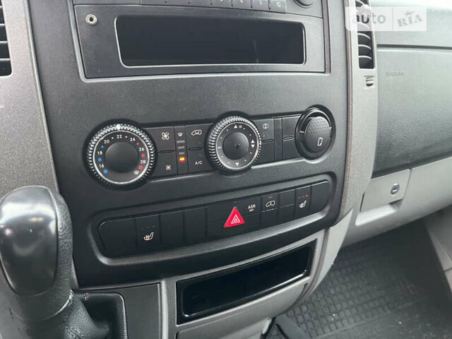 Желтый Мерседес Sprinter, объемом двигателя 2.99 л и пробегом 389 тыс. км за 28700 $, фото 29 на Automoto.ua