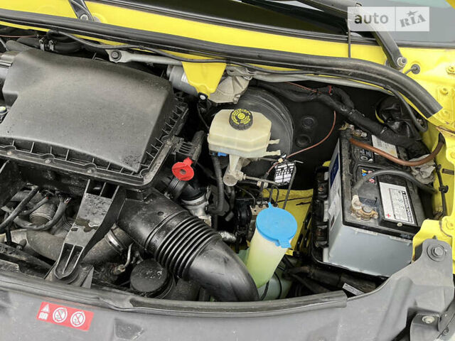 Желтый Мерседес Sprinter, объемом двигателя 2.99 л и пробегом 389 тыс. км за 28700 $, фото 40 на Automoto.ua