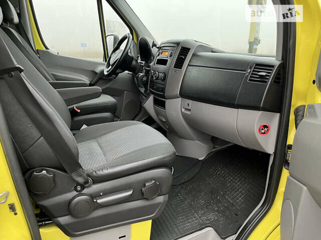 Желтый Мерседес Sprinter, объемом двигателя 2.99 л и пробегом 389 тыс. км за 28700 $, фото 32 на Automoto.ua