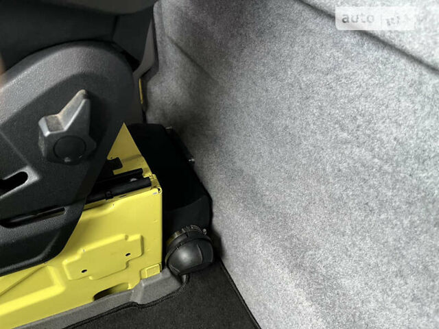 Желтый Мерседес Sprinter, объемом двигателя 2.99 л и пробегом 389 тыс. км за 28700 $, фото 37 на Automoto.ua