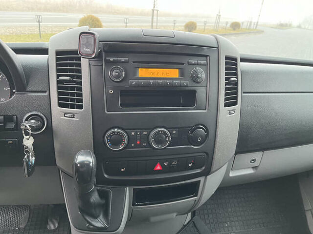 Желтый Мерседес Sprinter, объемом двигателя 2.99 л и пробегом 389 тыс. км за 28700 $, фото 28 на Automoto.ua