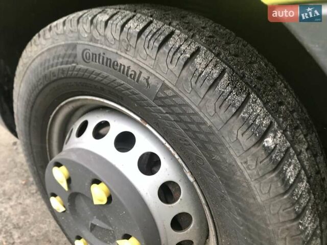 Желтый Мерседес Sprinter, объемом двигателя 2.99 л и пробегом 256 тыс. км за 38500 $, фото 16 на Automoto.ua