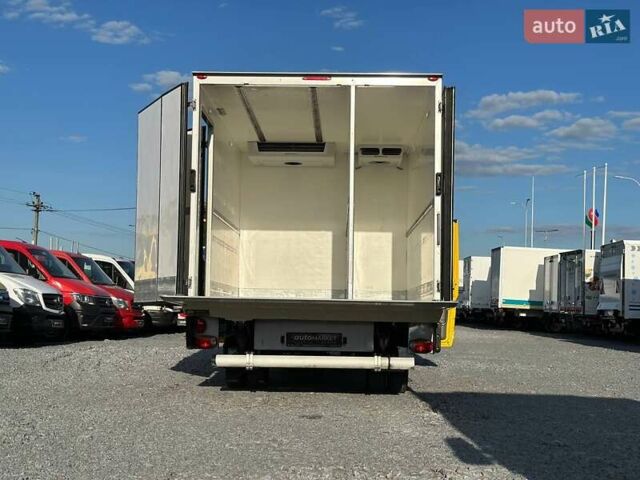 Желтый Мерседес Sprinter, объемом двигателя 2.2 л и пробегом 195 тыс. км за 27900 $, фото 26 на Automoto.ua