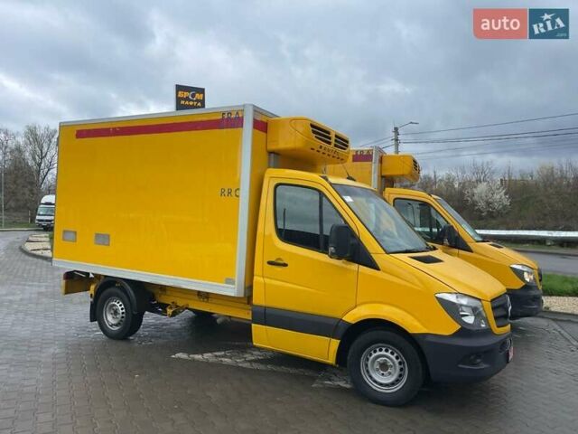 Желтый Мерседес Sprinter, объемом двигателя 2.2 л и пробегом 280 тыс. км за 18762 $, фото 1 на Automoto.ua