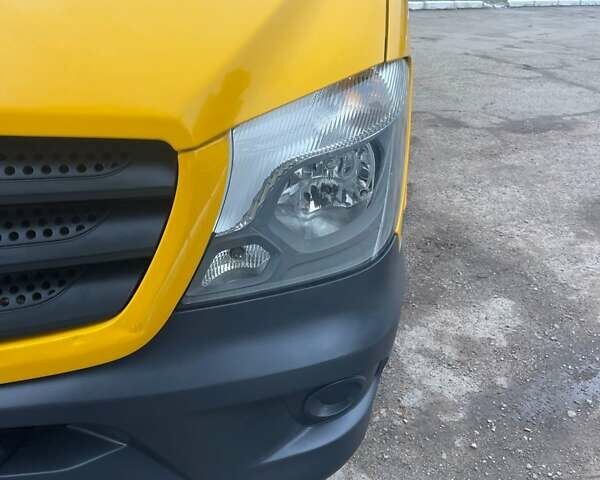 Желтый Мерседес Sprinter, объемом двигателя 2.2 л и пробегом 280 тыс. км за 18762 $, фото 41 на Automoto.ua
