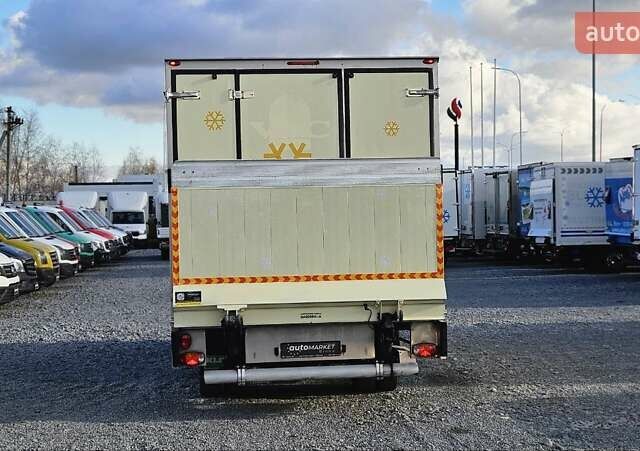 Желтый Мерседес Sprinter, объемом двигателя 2.2 л и пробегом 195 тыс. км за 26800 $, фото 11 на Automoto.ua